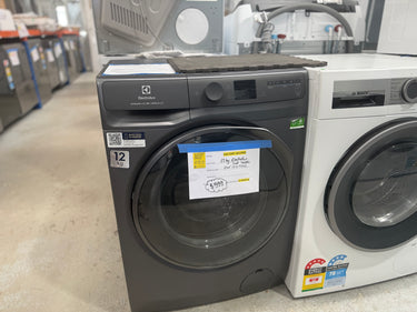 Factory second Electrolux 12 kg UltimateCare 900 Front Load Washing Machine – Model: EWF1242R9SC (Dark Onyx) - Second Hand Appliances Geebung